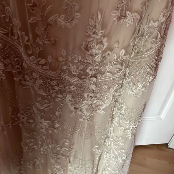 Beautiful Lazaro ivory wedding gown. - Picture 5 of 6